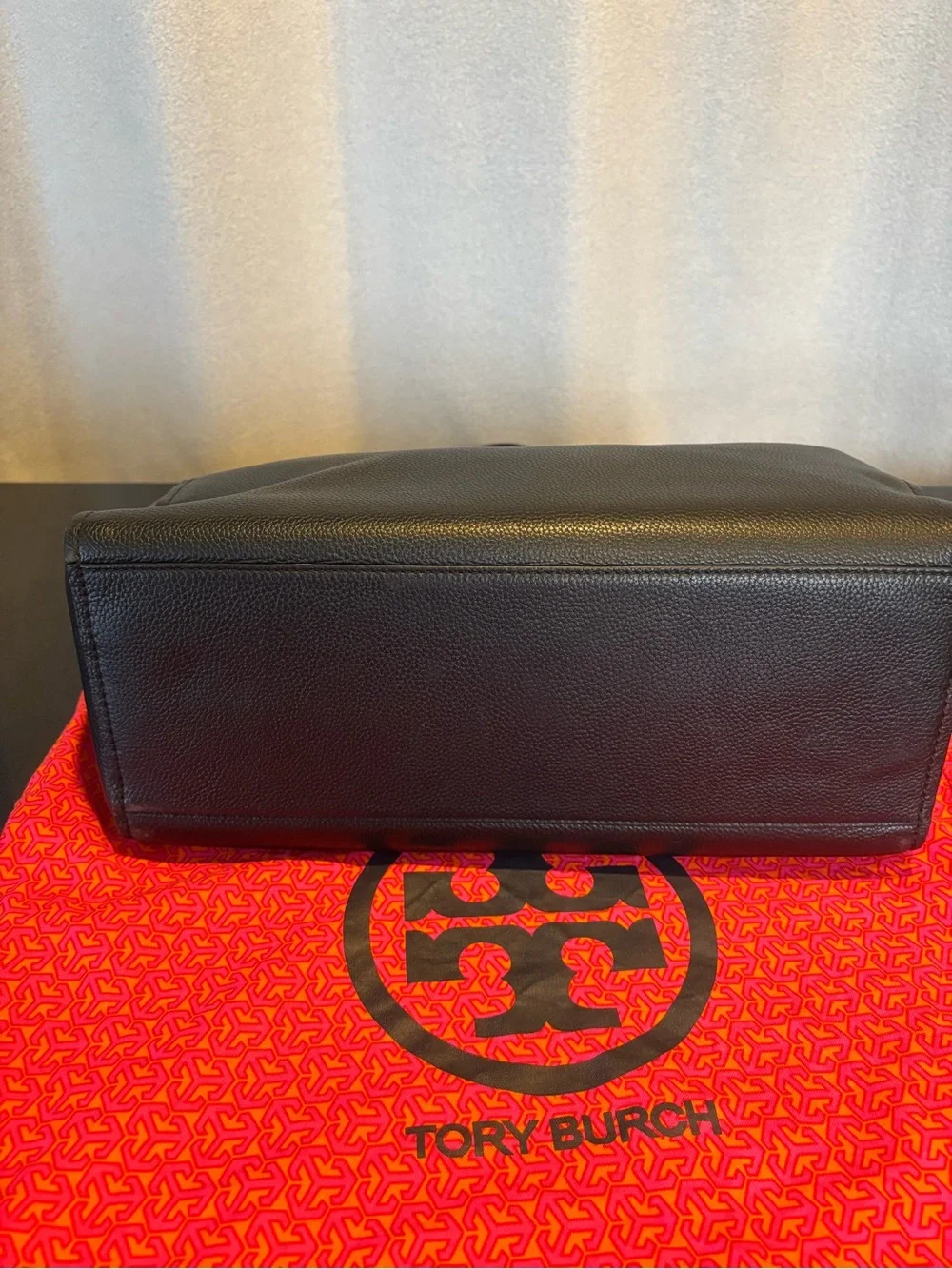 Authentic Tory Burch Carson Black Pebble Leather Gold Logo Large Shoulder Tote